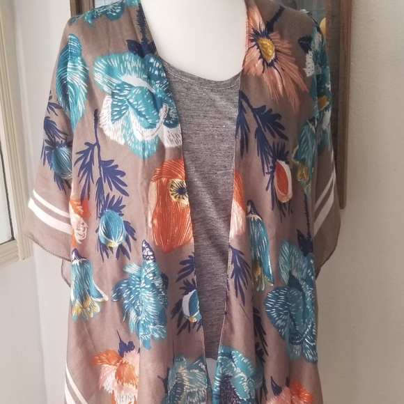 Woven Heart Other - Floral Kimono duster size M NWOT